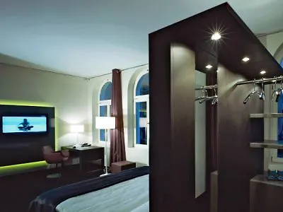 Boutique 009